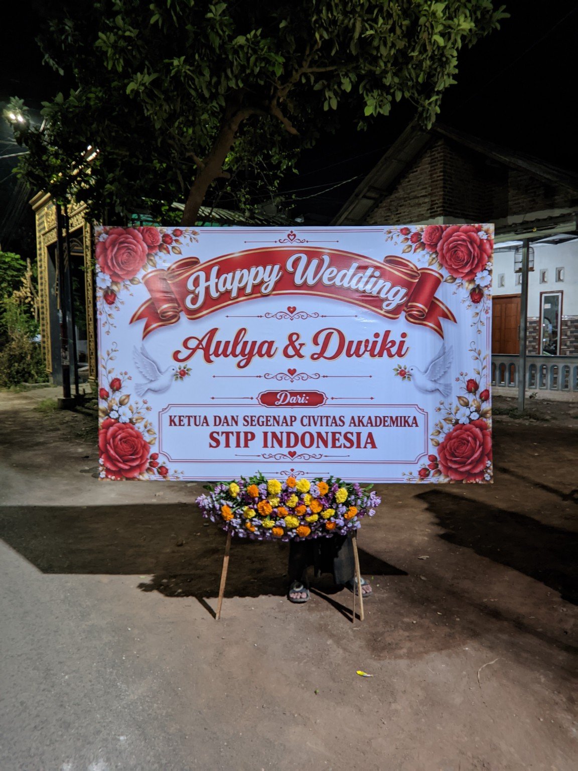 Bunga papan Happy Wedding Probolinggo