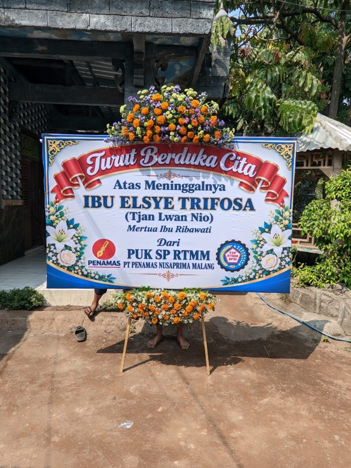 Karangan bunga wedding dari toko bunga Probolinggo